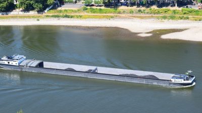 Ett lastfartyg länge Rhen-floden